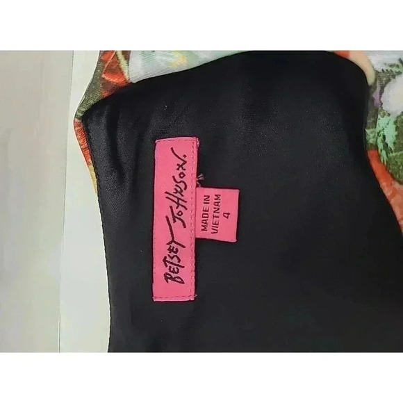 Betsey Johnson Fit and Flare Dress Women's SIze 4 All Over Floral Print Pleaded - Picture 4 of 7